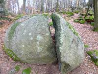 Odenwald Foto: Gespaltener Granitfels